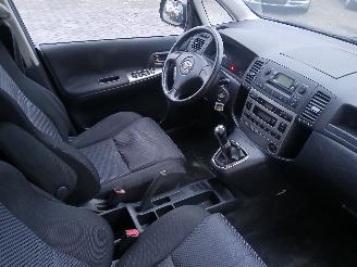 Toyota Corolla Corolla Verso (E12) MPV 1.6 16V VVT-i (3ZZFE) [81kW]  (01-2002/05-2004=
) picture 8