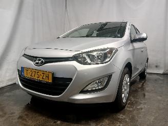 krockskadad bil auto Hyundai I-20 i20 Hatchback 1.2i 16V (G4LA) [63kW]  (03-2012/12-2015) 2012/12
