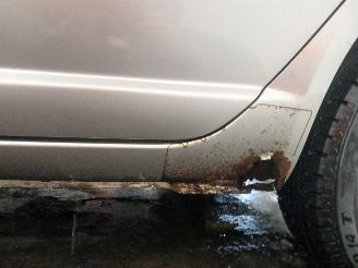 Toyota Yaris Yaris (P1) Hatchback 1.3 16V VVT-i (2SZFE) [64kW]  (04-2002/09-2005) picture 23