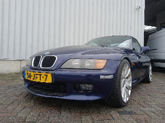 krockskadad bil auto BMW Z3 Z3 Roadster (E36/7) Cabrio 1.8 (M43-B18(184E2)) [85kW]  (10-1995/10-19=
98) 1998/4