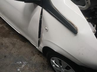 Peugeot 108 108 Hatchback 1.0 12V (1KRFE(CFB)) [51kW]  (05-2014/...) picture 28