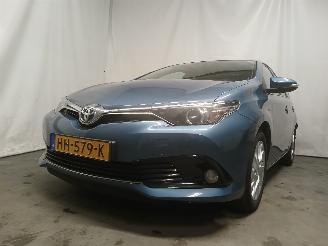 Unfallwagen Toyota Auris Auris (E18) Hatchback 5-drs 1.8 16V Hybrid (2ZRFXE) [100kW]  (10-2012/=
03-2019) 2015/11