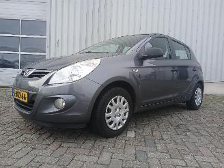 Hyundai I-20 i20 Hatchback 1.2i 16V (G4LA) [57kW]  (09-2008/12-2012) picture 3