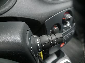 Renault Clio Clio III (BR/CR) Hatchback 1.4 16V (K4J-780) [72kW]  (06-2005/12-2012)= picture 16