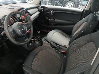 Mini Mini Mini (F56) Hatchback 3-drs 1.5 12V One D (B37C15A) [70kW]  (03-2014/..=
=2E) picture 14