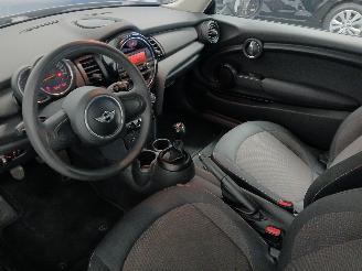 Mini Mini Mini (F56) Hatchback 3-drs 1.5 12V One D (B37C15A) [70kW]  (03-2014/..=
=2E) picture 13