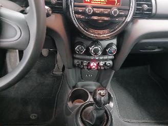 Mini Mini Mini (F56) Hatchback 3-drs 1.5 12V One D (B37C15A) [70kW]  (03-2014/..=
=2E) picture 20