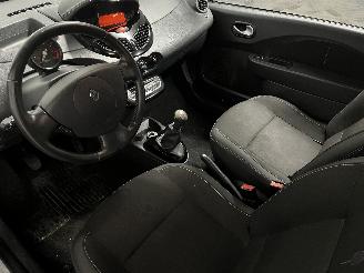 Renault Twingo Twingo II (CN) Hatchback 3-drs 1.2 16V (D4F-764(D4F-E7)) [55kW]  (03-2=
007/09-2014) picture 11