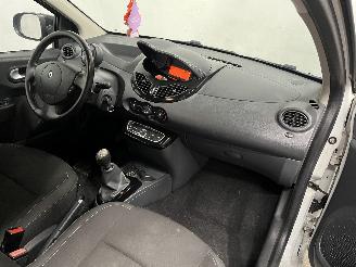 Renault Twingo Twingo II (CN) Hatchback 3-drs 1.2 16V (D4F-764(D4F-E7)) [55kW]  (03-2=
007/09-2014) picture 8