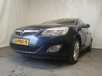 Damaged car Opel Astra Astra J Sports Tourer (PD8/PE8/PF8) Combi 1.4 Turbo 16V (A14NET(Euro 5=
)) [103kW]  (10-2010/10-2015) 2011/3