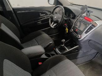 Kia Cee d Cee'd Sporty Wagon (EDF) Combi 1.4 16V (G4FA) [66kW]  (07-2009/12-2012=
) picture 9