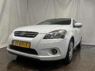 Damaged car Kia Cee d Pro cee'd (EDB3) Hatchback 3-drs 1.4 CVVT 16V (G4FA) [66kW]  (06-2010/=
09-2012) 2010/5