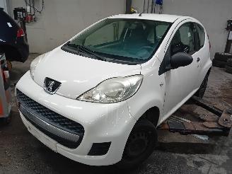  Peugeot 107 107 Hatchback 1.0 12V (384F(1KR)) [50kW]  (06-2005/05-2014) 2011/3