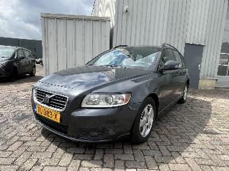 damaged passenger cars Volvo V-50 V50 (MW) Combi 1.6 D 16V (D4164T) [81kW]  (01-2005/12-2011) 2009/12