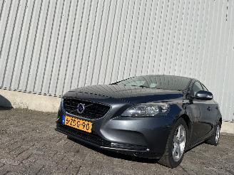 Voiture accidenté Volvo V-40 V40 (MV) Hatchback 5-drs 1.6 D2 (D4162T) [84kW]  (03-2012/12-2016) 2014/3