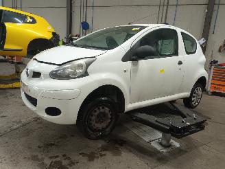 Démontage voiture Toyota Aygo Aygo (B10) Hatchback 1.0 12V VVT-i (1KR-FE) [50kW]  (07-2005/05-2014) 2011/1