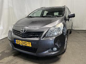 uszkodzony samochody osobowe Toyota Verso Verso MPV 2.0 16V D-4D-F (1AD-FTV(Euro 4)) [93kW]  (04-2009/08-2018) 2011/6