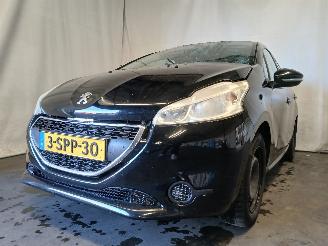 Schadeauto Peugeot 208 208 I (CA/CC/CK/CL) Hatchback 1.2 Vti 12V PureTech 82 (EB2F(HMZ)) [60k=
W]  (03-2012/12-2019) 2013/3