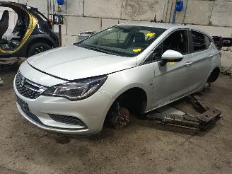Salvage car Opel Astra Astra K Hatchback 5-drs 1.6 CDTI 110 16V (B16DTE(Euro 6)) [81kW]  (06-=
2015/12-2022) 2019