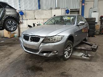 Auto da rottamare BMW 3-serie 3 serie (E90) Sedan 318i 16V (N43-B20A) [105kW]  (09-2007/10-2011) 2011/8