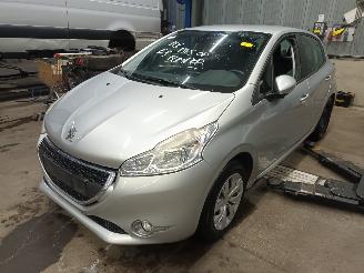 Coche siniestrado Peugeot 208 208 I (CA/CC/CK/CL) Hatchback 1.2 Vti 12V PureTech 82 (EB2F(HMZ)) [60k=
W]  (03-2012/12-2019) 2013/3