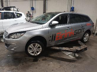 Dezmembrări autoturisme Peugeot 308 308 SW (L4/L9/LC/LJ/LR) Combi 5-drs 1.6 BlueHDi 120 (DV6FC(BHZ)) [88kW=
]  (03-2014/12-2021) 2015/11