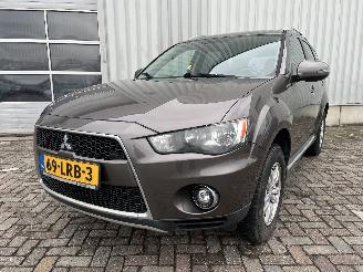 Vaurioauto  passenger cars Mitsubishi Outlander Outlander (CW) SUV 2.0 16V 4x2 (4B11) [108kW]  (11-2006/11-2012) 2010/6
