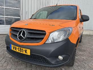 krockskadad bil auto Mercedes Citan Citan (415.6) Van 1.5 108 CDI (OM607.951(K9K)) [55kW]  (11-2012/08-202=
1) 2015/9