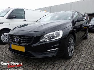 Coche accidentado Volvo V-60 2.0 D3 Polar+ Navi 150pk 2017/10