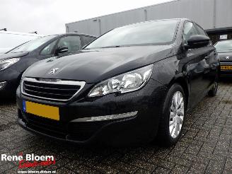 Schadeauto Peugeot 308 1.6 Blue HDI 120pk 2014/11