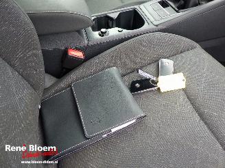 Volkswagen Golf 2.0 TDI Life Business picture 10