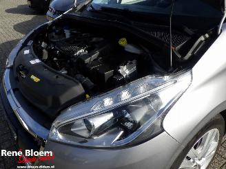 Peugeot 208 1.2 PureTech Signature Navi 5drs picture 24