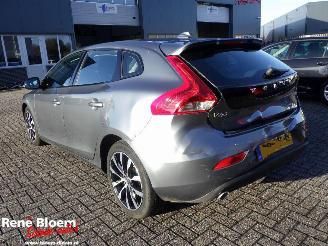 Volvo V-40 2.0 D3 Dynamic 150pk Aut Edition picture 2