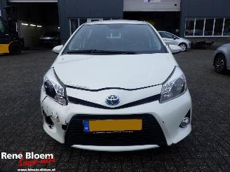 Toyota Yaris 1.5 Hybrid Dynamic Aut 5drs picture 3