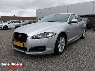 Vaurioauto  passenger cars Jaguar XF 2.2D Premium Business Edition 2014/2
