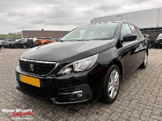 uszkodzony samochody osobowe Peugeot 308 1.2 Puretech Executive 2019/1