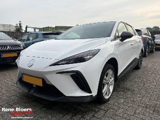 Damaged car MG 4 Electric Comfort 64kwh Aut 2023/12
