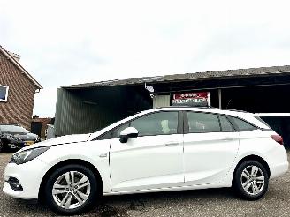 Coche accidentado Opel Astra sports tourer 1.4 Turbo 145pk automaat - navi - nap - org NL - airco - cruise - pdc - licht + regensensor 2021/1