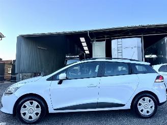 skadebil auto Renault Clio Estate 1.5 dCi 90pk ECO Expr - 142dkm nap - nw distr.riem 118dkm - navi - airco - cruise - pdc - trekh 2016/9