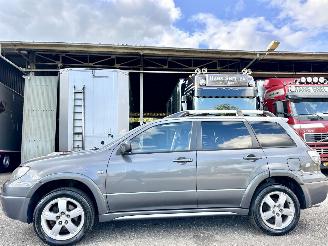 Coche accidentado Mitsubishi Outlander 2.0 Turbo 201pk 4WD - uniek - 2x schuifdak - airco - leer + alcantara + stoelverw - privacy glass - rijdbaar 2005/3