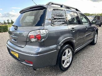 Mitsubishi Outlander gereserveerd 2.0 Turbo 201pk 4WD - uniek - 2x schuifdak - airco - leer + alcantara + stoelverw - privacy glass - rijdbaar picture 4