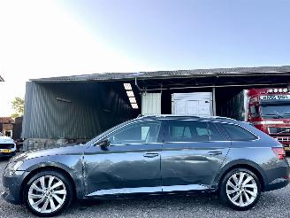 krockskadad bil auto Skoda Superb Gereserveerd 1.6 TDI 120pk dsg aut + f1 Style Bus - pano - nap - xenon - rest bpm 1300 - keyless - front + side + line assist - elektr klep 2017/4