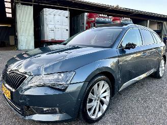 Skoda Superb Gereserveerd 1.6 TDI 120pk dsg aut + f1 Style Bus - pano - nap - xenon - rest bpm 1300 - keyless - front + side + line assist - elektr klep picture 2