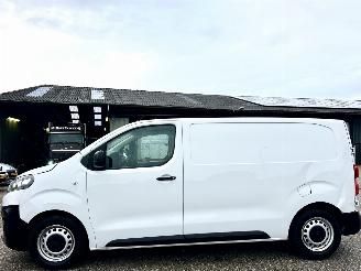 krockskadad bil bedrijf Citroën Jumpy Gereserveerd 2.0 BlueHDI 145 M Club - 29dkm nap - navi - camera - apple carplay - pdc - trekh - licht + regensensor 2022/7