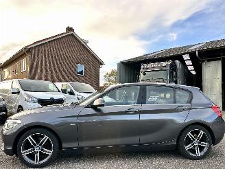 škoda osobní automobily BMW 1-serie 118i 136pk 6-bak Cent Sportline 5drs - schuifdak - nap - leer - navi - stoelverw - licht + regensensor 2017/2