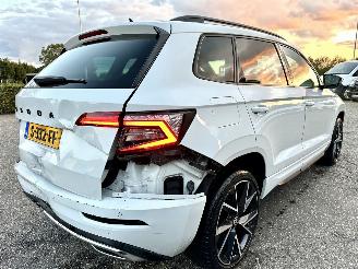 Skoda Karoq 1.5 TSI ACT 150pk 7-Traps aut + F1 Sportline Bus - navi - camera - keyless - virtual - stuurverw - sfeerverl - kuipstoelen picture 4