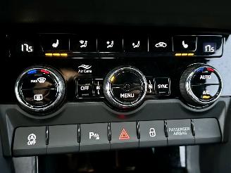 Skoda Karoq 1.5 TSI ACT 150pk 7-Traps aut + F1 Sportline Bus - navi - camera - keyless - virtual - stuurverw - sfeerverl - kuipstoelen picture 17