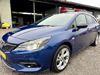 Opel Astra Gereserveerd sports tourer bus elegance 1.2T 131pk 6-bak - nap - navi - cam - bose - stoelverw v+a - stuurverw - keyless - front + line assist picture 2