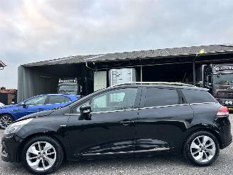 damaged passenger cars Renault Clio Estate 0.9 TCe Turbo 90pk Limited - nap - navi - 2017/1