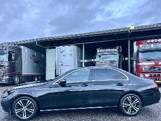 krockskadad bil auto Mercedes E-klasse 220D 194pk 9-traps aut + f1 Excl Line - widescreen - front + line + side assist - 2021/6